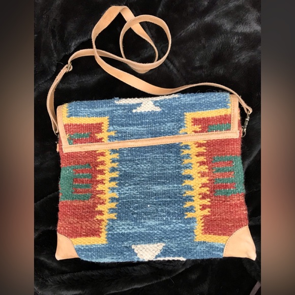 Aztec Rug Wool Purse with leather detailing - Picture 2 of 9